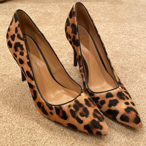 Banana Republic Shoes - Cute Banana Republic textured animal print heels. Size 9.